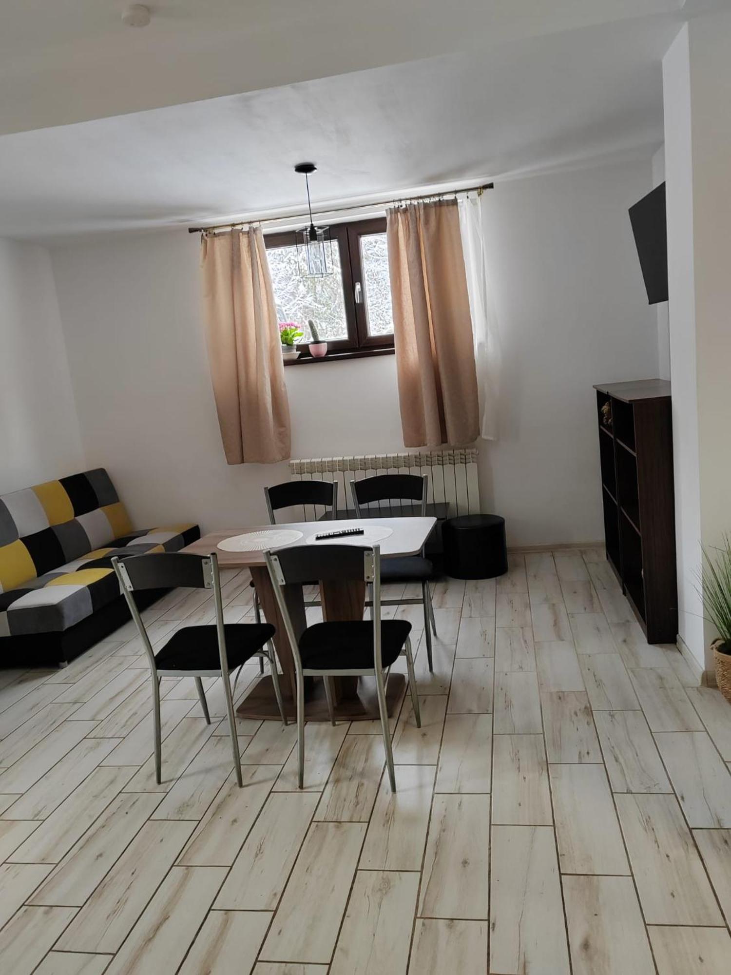 Andra Apartment *