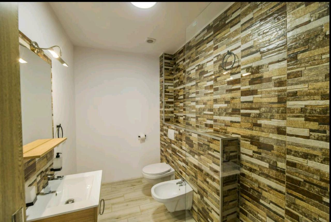 Andra Apartment *